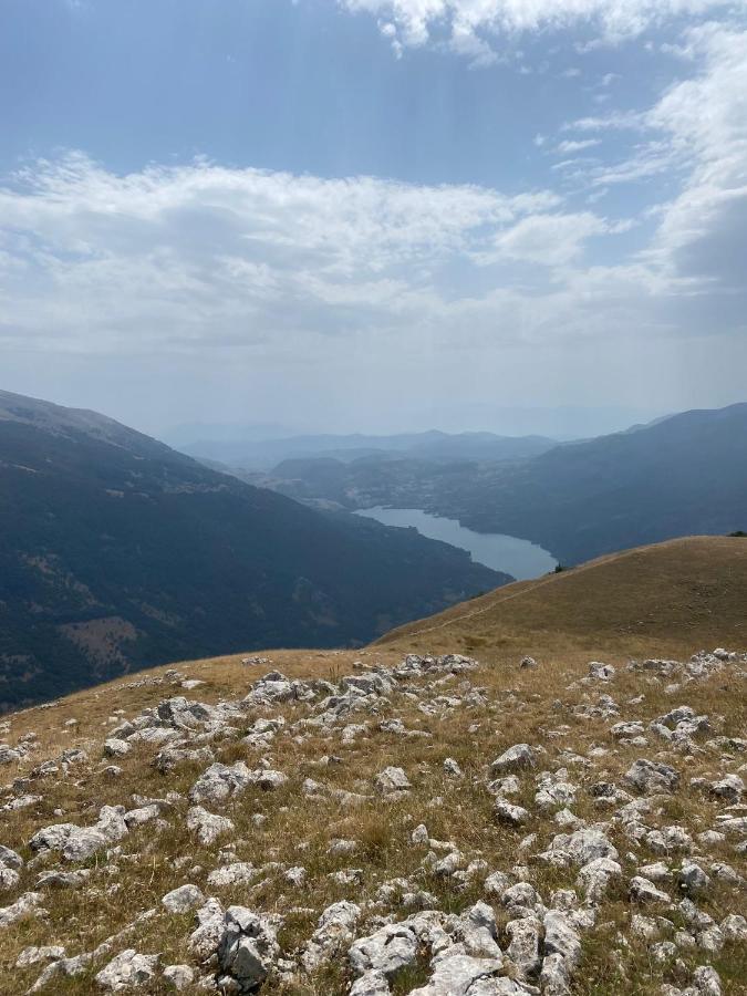 Casa Vacanze Al Castello Villetta Barrea Bagian luar foto