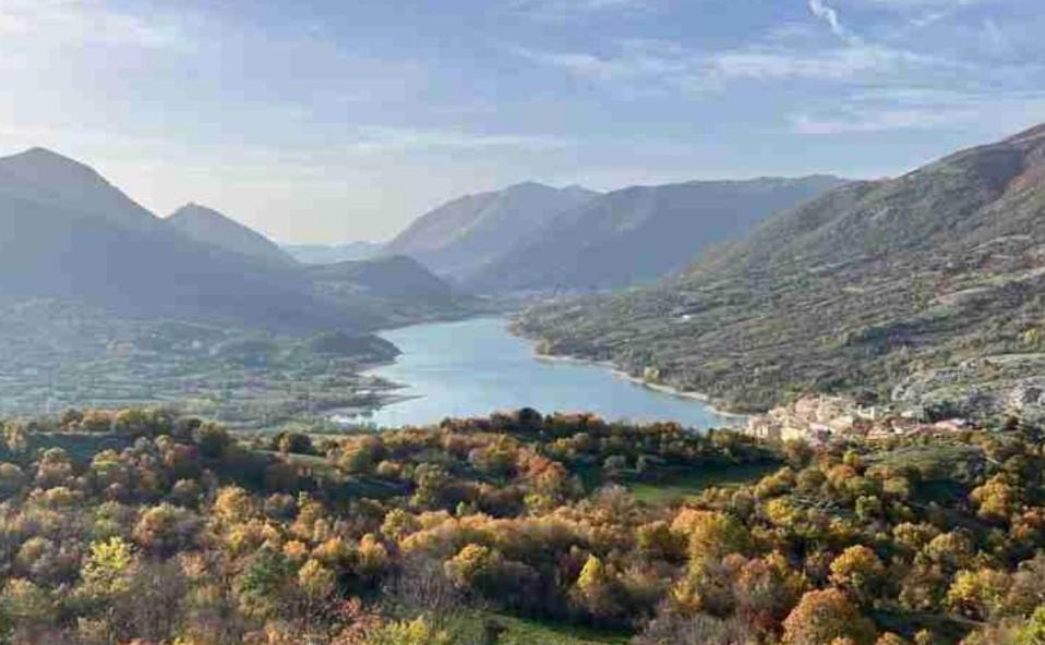 Casa Vacanze Al Castello Villetta Barrea Bagian luar foto